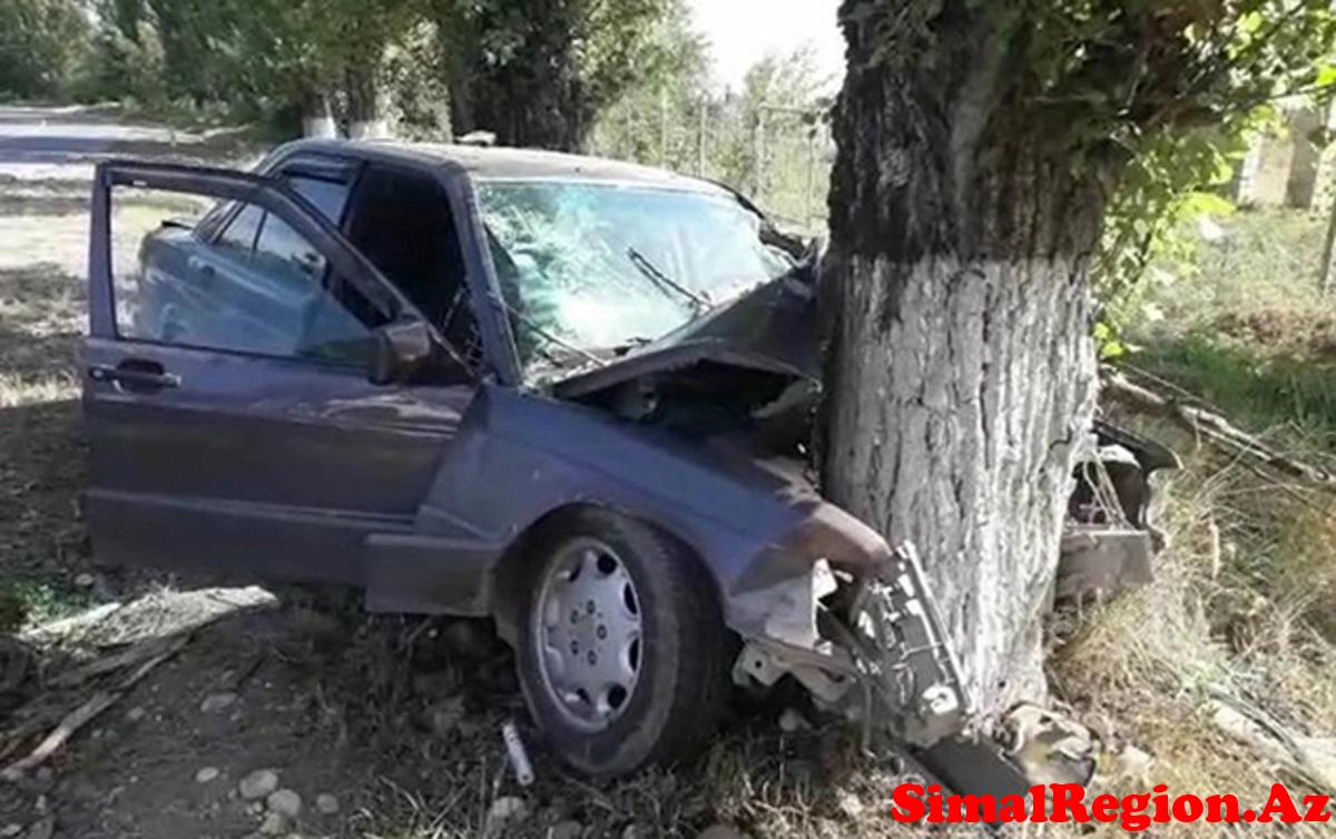 Goranboyda sürücü maşını ağaca çırpdı: Yaralanan var