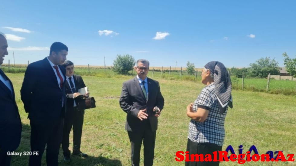 Millət vəkili Novruz Aslanov İsmayıllının Ruşan kəndində sakinləri qəbul edib -Foto Fakt
